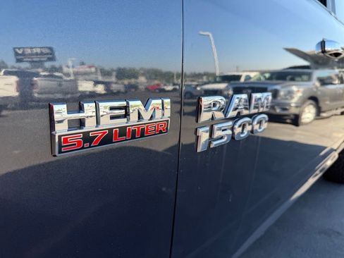 Used 2018 RAM 1500 Classic SLT image 9