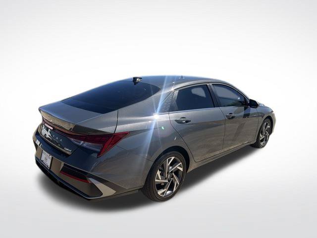 Used 2026 Hyundai Elantra Limited w/ Cargo Package FWD image 3