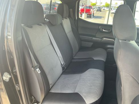 Used 2020 Toyota Tacoma TRD Sport w/ Technology Package image 18