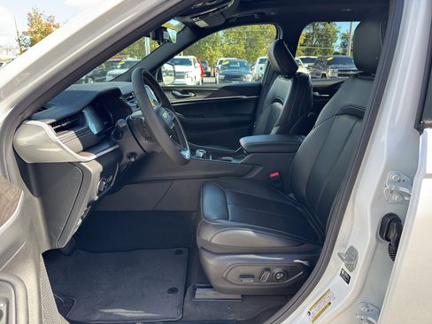 New 2025 Jeep Grand Cherokee L Limited w/ Luxury Tech Group II image 11