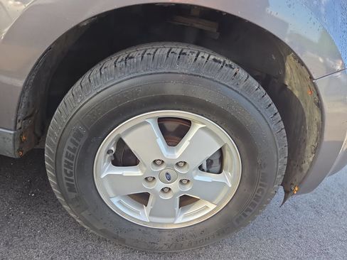 Used 2012 Ford Escape XLT AWD/4WD image 2