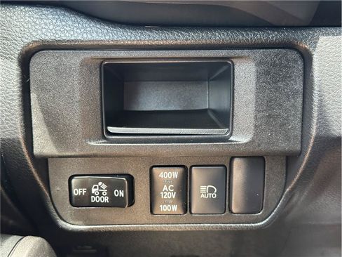 Used 2018 Toyota Tacoma TRD Off-Road w/ TRD Premium Off Road Package AWD/4WD image 26