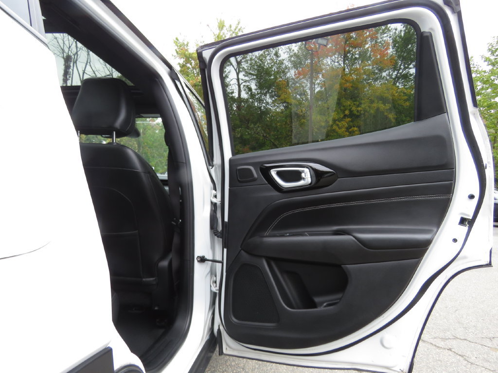 Used 2022 Jeep Compass Latitude w/ Sun and Sound Group AWD/4WD image 15