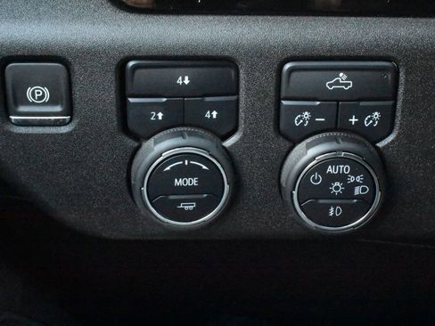 Certified 2025 Chevrolet Silverado 2500 LT w/ Convenience Package image 13