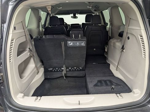Used 2017 Chrysler Pacifica Touring-L image 25