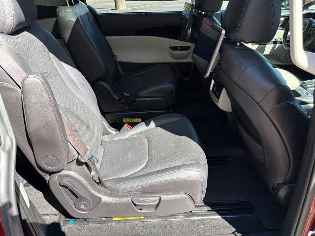 Used 2023 Kia Carnival SX Prestige FWD image 16