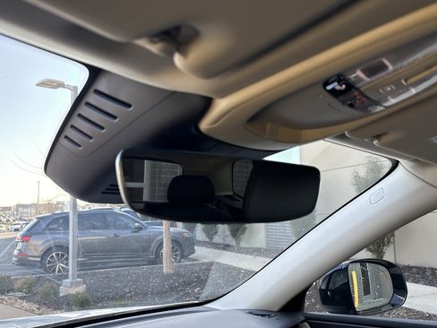 Used 2025 Volvo XC60 B5 Plus image 27