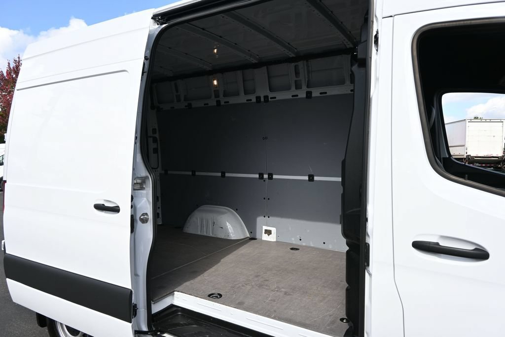 Used 2023 Mercedes-Benz Sprinter 2500 image 29