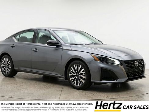 Used 2025 Nissan Altima 2.5 SV image 1
