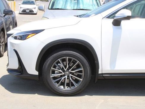 Certified 2025 Lexus NX 250 FWD image 4