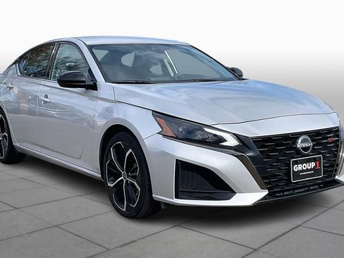 Used 2024 Nissan Altima 2.5 SR image 2