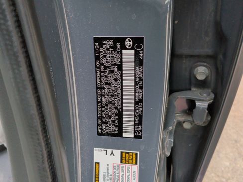 Used 2024 Toyota Prius XLE FWD image 34