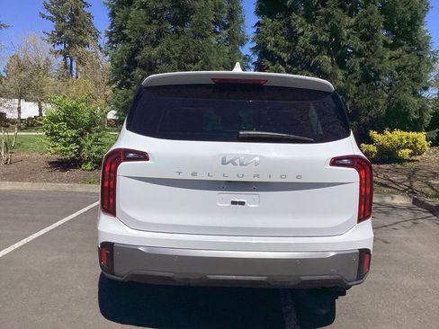 Used 2025 Kia Telluride LX FWD image 18