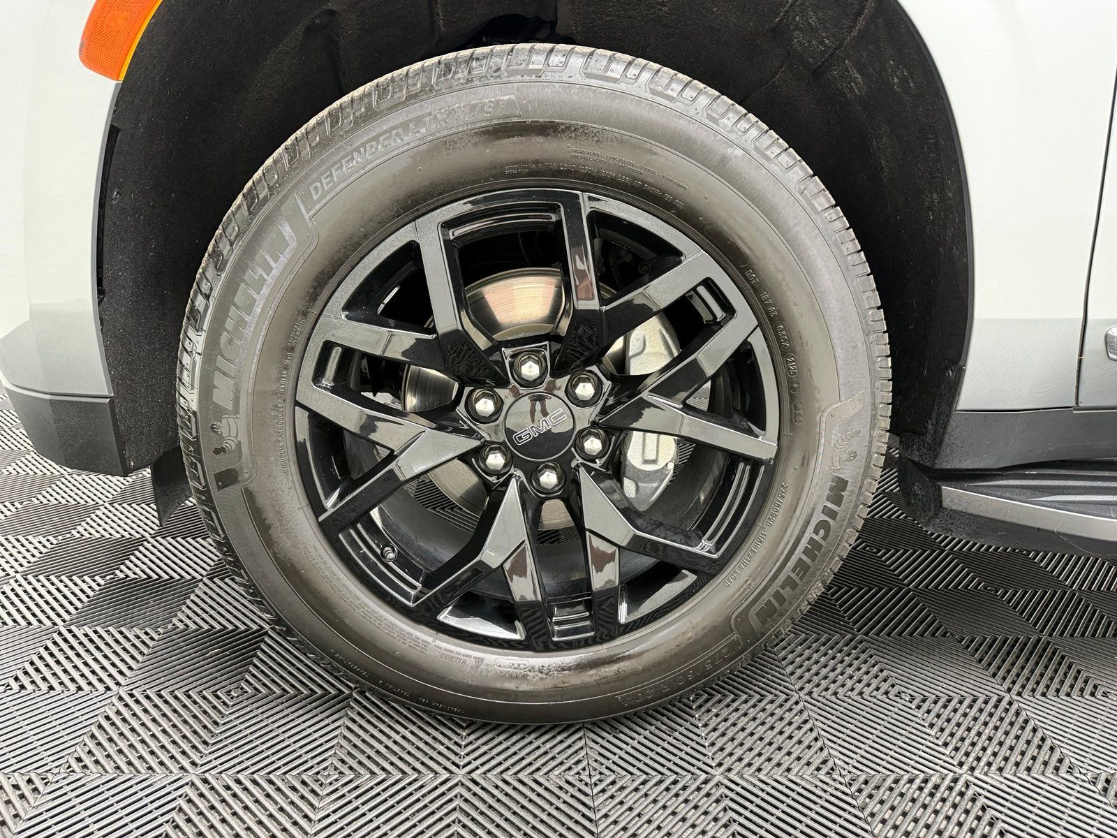 Used 2023 GMC Yukon SLT RWD image 12
