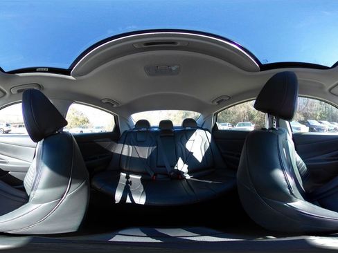 Used 2025 Hyundai Elantra Limited image 39