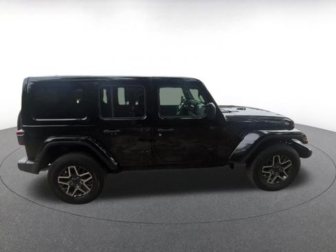 Used 2025 Jeep Wrangler Unlimited Sahara AWD/4WD image 16