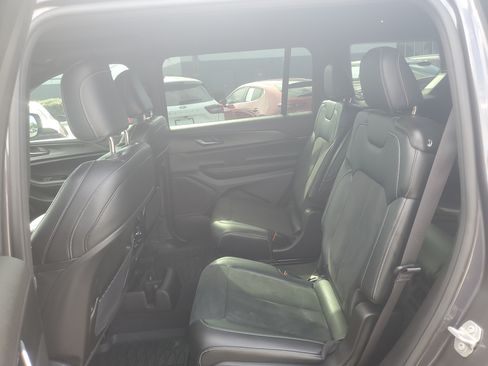 Used 2025 Jeep Grand Cherokee L Altitude RWD image 9