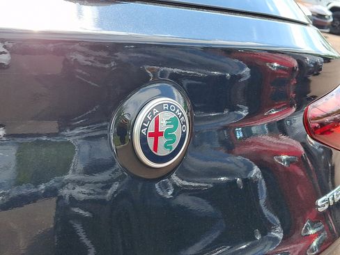 Used 2022 Alfa Romeo Stelvio Veloce AWD/4WD image 32