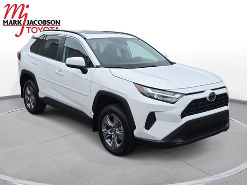 Used 2024 Toyota RAV4 XLE w/ Convenience Package image 5
