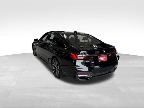 Used 2022 BMW 750i xDrive w/ M Sport Package AWD/4WD image 3