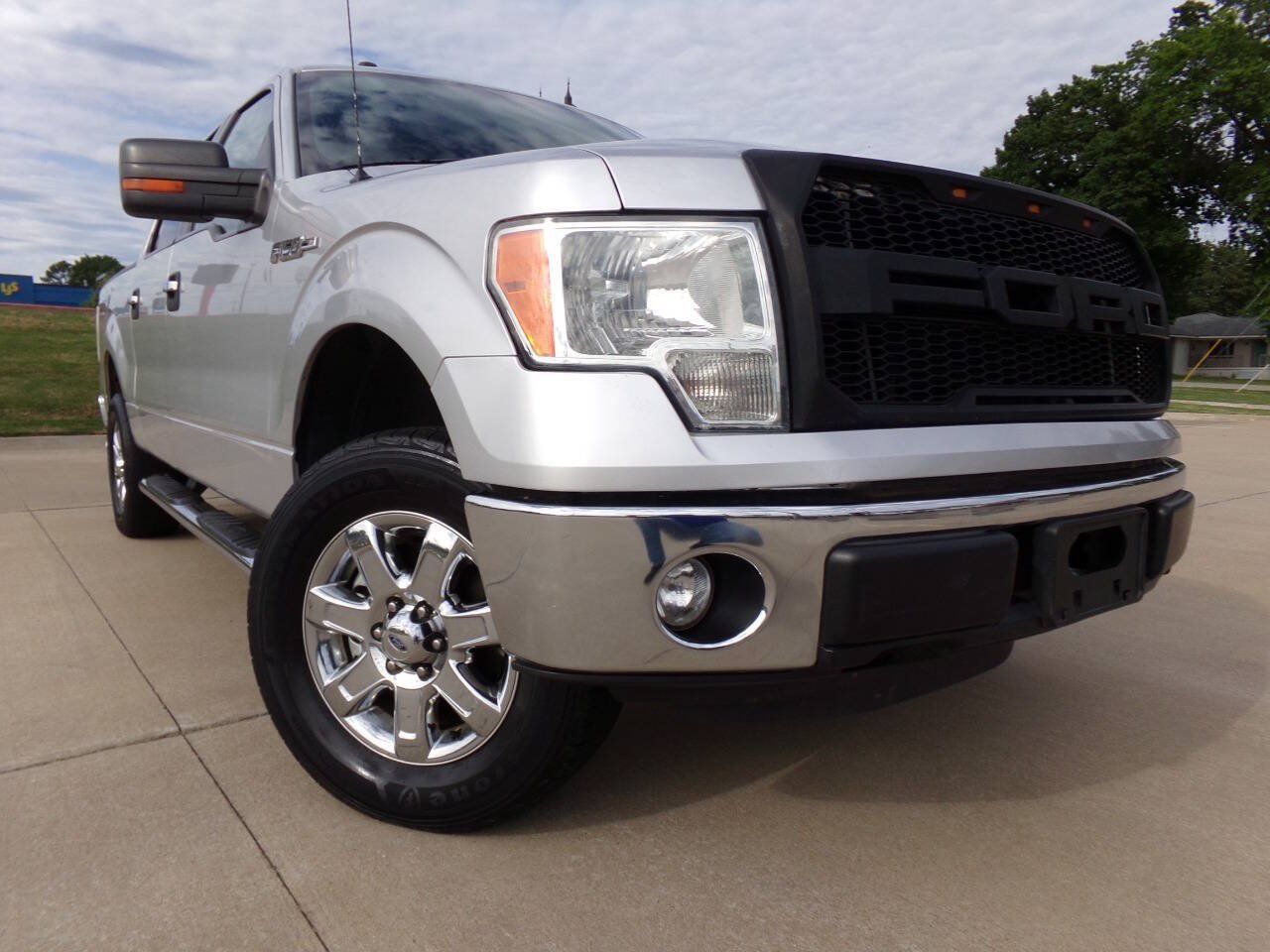 Used 2013 Ford F150 XLT w/ Luxury Equipment Group AWD/4WD image 2