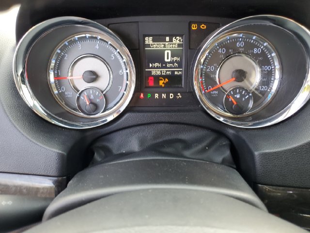 Used 2014 Chrysler Town & Country Touring FWD image 10