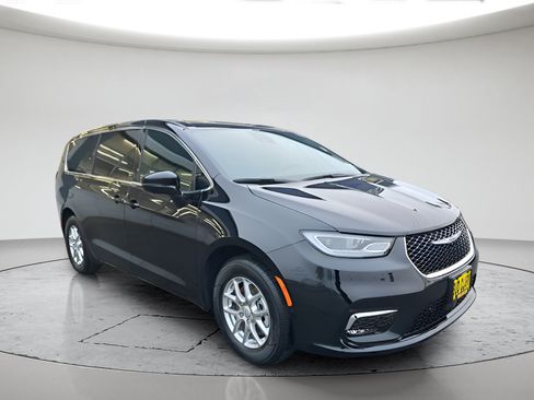 New 2026 Chrysler Pacifica Select FWD image 1