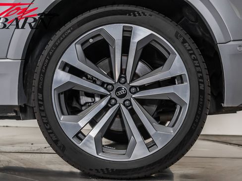 Used 2022 Audi Q8 Premium Plus image 19