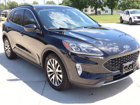 Used 2020 Ford Escape Titanium FWD image 3
