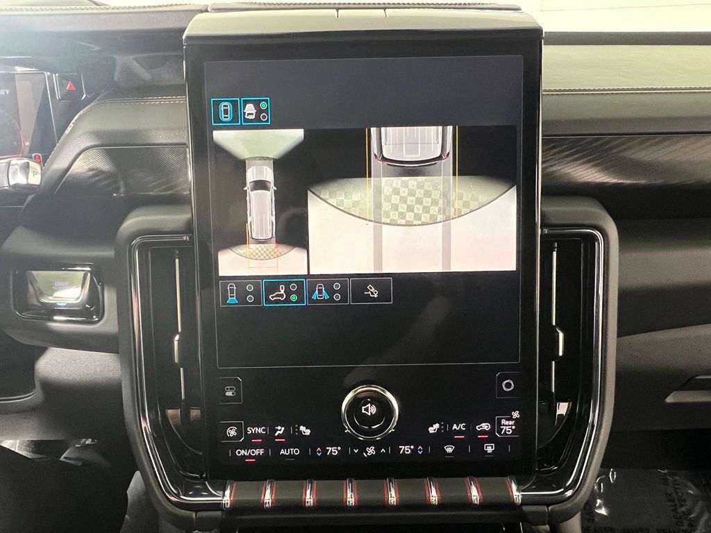 Used 2025 GMC Yukon XL AT4 AWD/4WD image 32