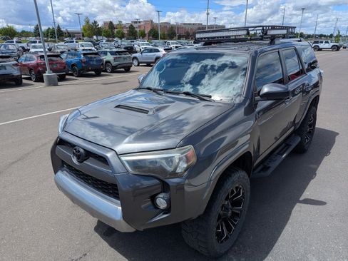 Used 2018 Toyota 4Runner TRD Off-Road AWD/4WD image 8