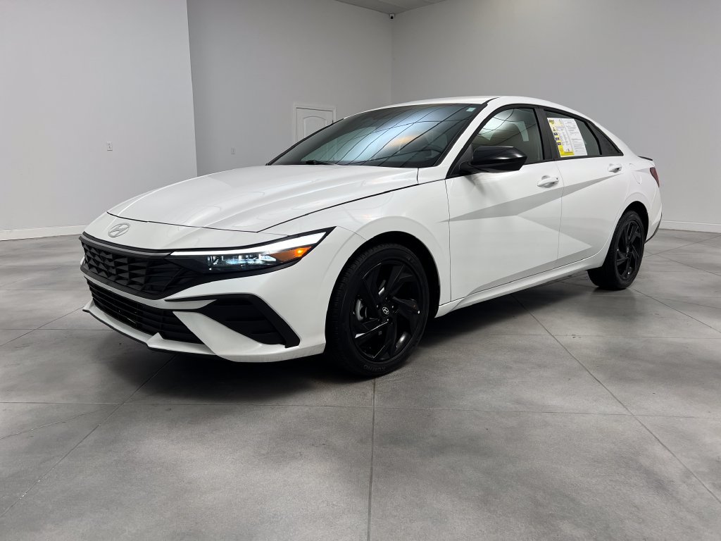 Used 2026 Hyundai Elantra Sport FWD image 4