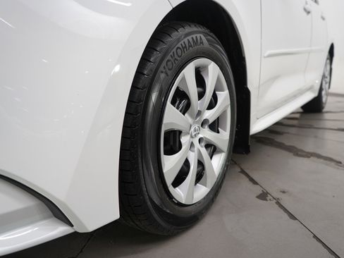 Used 2025 Toyota Corolla LE image 23