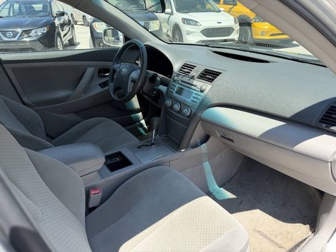 Used 2009 Toyota Camry LE FWD image 9