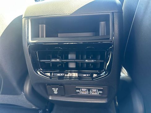 New 2025 Jeep Grand Cherokee Altitude image 16