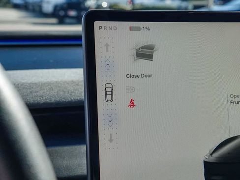 Used 2024 Tesla Model 3 Standard Range image 17