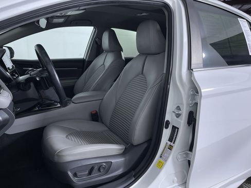 Used 2021 Toyota Camry SE FWD image 15