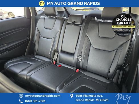 Used 2022 Ford Edge Titanium image 27
