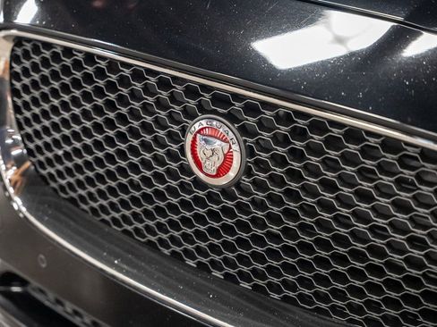 Used 2020 Jaguar F-PACE Premium image 5