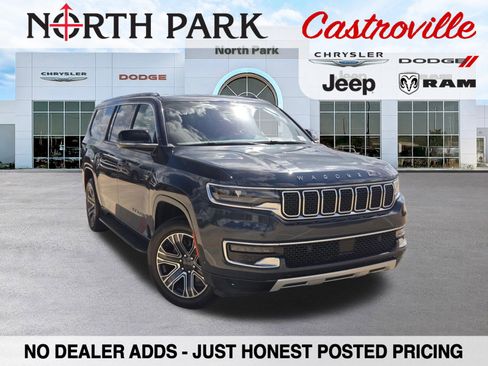Used 2024 Jeep Wagoneer L Series II w/ Flexible Seating Group RWD image 1