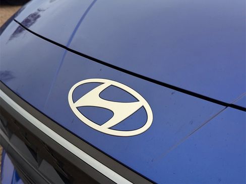 Certified 2025 Hyundai Elantra Sport image 28