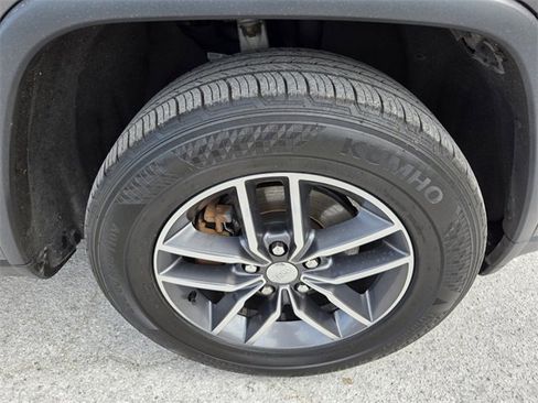 Certified 2018 Jeep Grand Cherokee Limited image 22