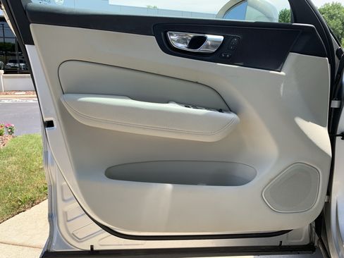 Used 2018 Volvo XC60 T8 Inscription w/ Vision Package AWD/4WD image 14