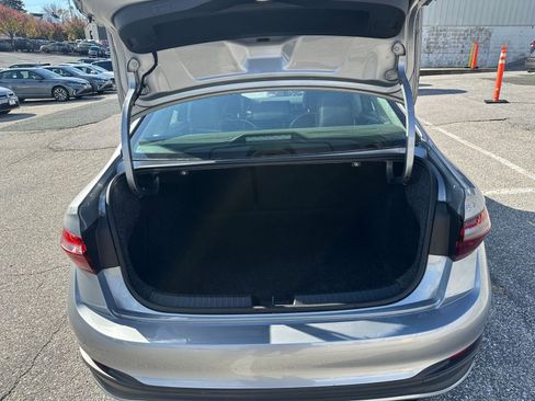 Used 2025 Volkswagen Jetta SE image 30