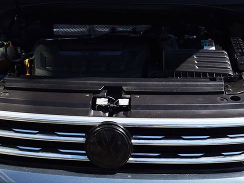 Used 2018 Volkswagen Tiguan SE w/ Panoramic Sunroof Package image 55