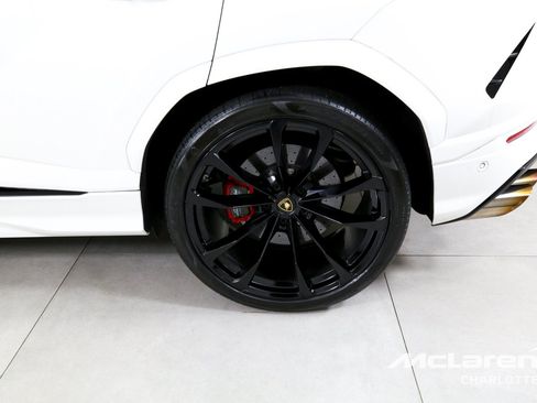 Used 2020 Lamborghini Urus AWD/4WD image 36