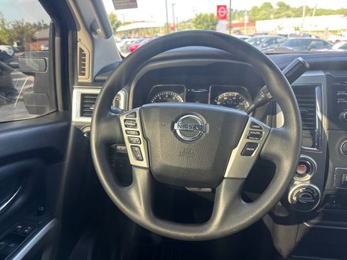 Used 2018 Nissan Titan SV AWD/4WD image 24