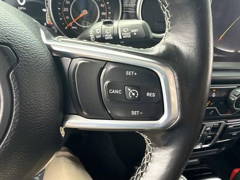 Used 2020 Jeep Wrangler Unlimited Sahara w/ Dual Top Group AWD/4WD image 29