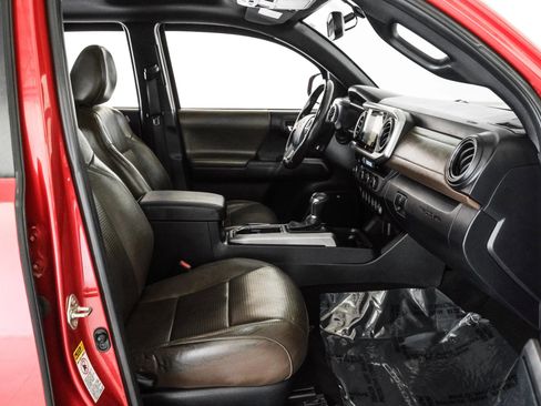 Used 2016 Toyota Tacoma Limited w/ Towing Package RWD image 31