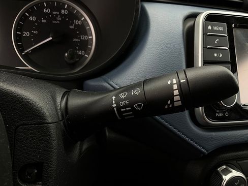 Used 2025 Nissan Versa SV image 32